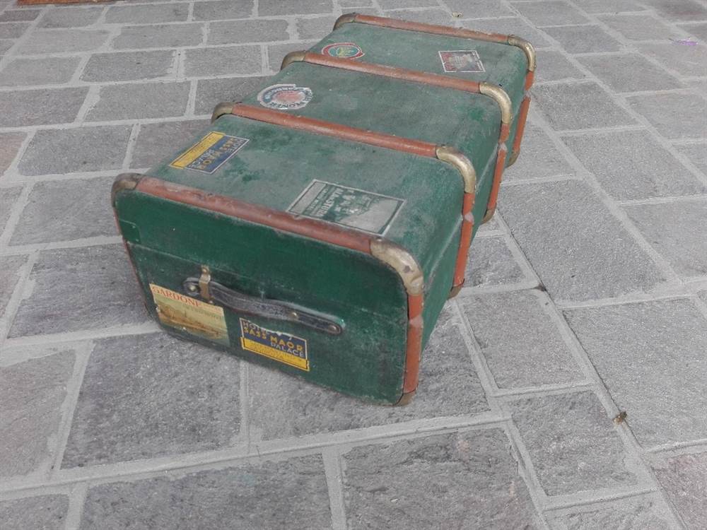 Baule vintage anni 30/40 con adesivi hotel originali - Brescia