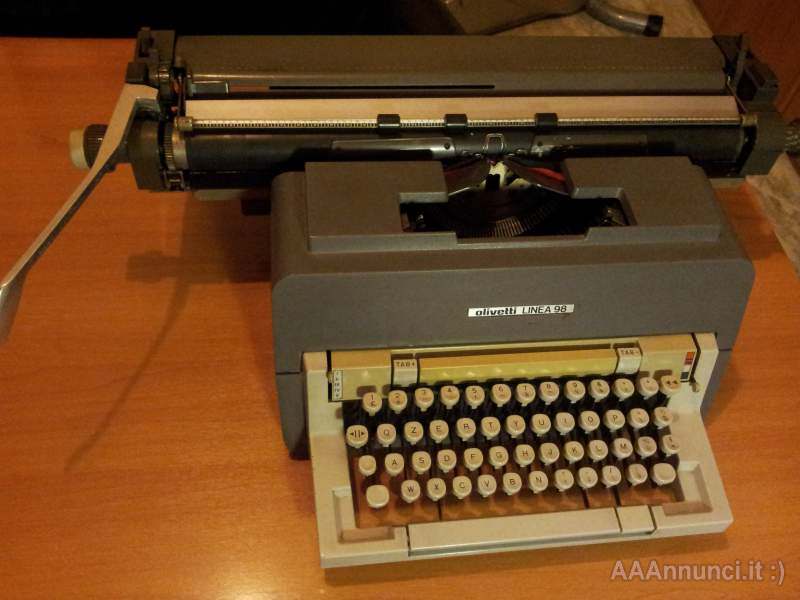 Macchina da scrivere Olivetti Linea 98